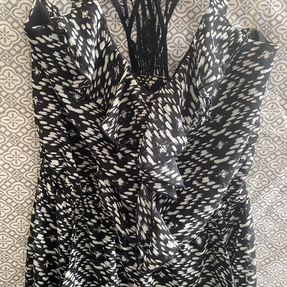 Black and white kohl’s sundress with pockets - Picture 2 of 8
